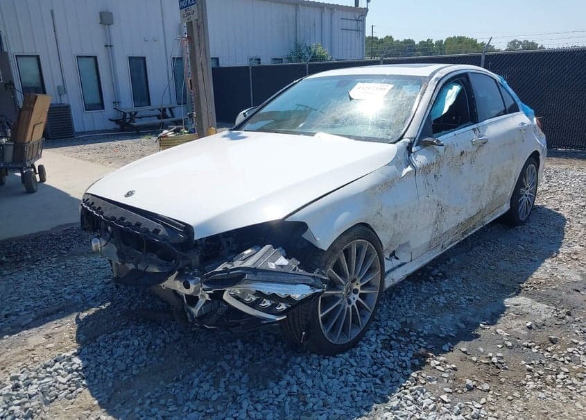 Damaged Mercedes-Benz C300 auction-yard source photo before Autowalk